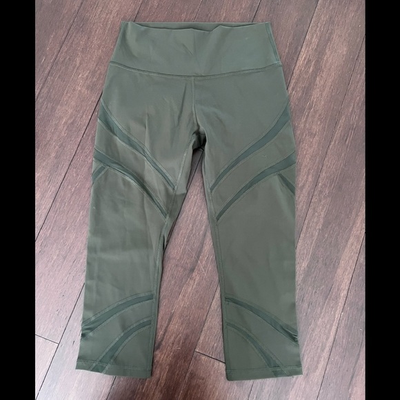 Lululemon mesh wunder under A12 - Picture 5 of 8